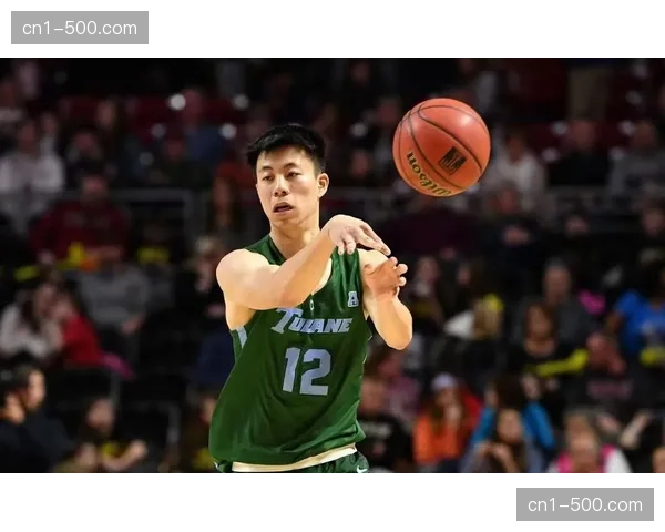 张镇麟攻防两端表现全面 上海锋线本土核心作用突出 张镇麟攻防两端表现全面 上海锋线本土核心作用突出