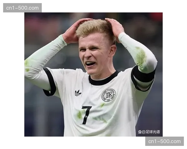 拜仁边锋内收战术创造半空间优势，圣保利后场出球体系遭持续压迫